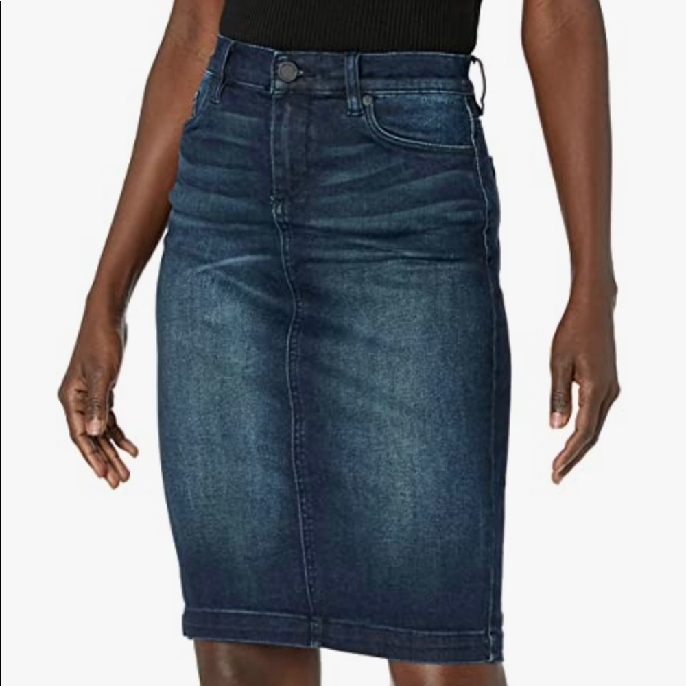 NWOT Blank NYC “Faithful” distressed blue denim, straight/pencil skirt. Size 28
